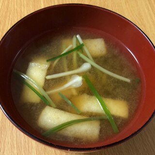 ノビルと油揚げのお味噌汁